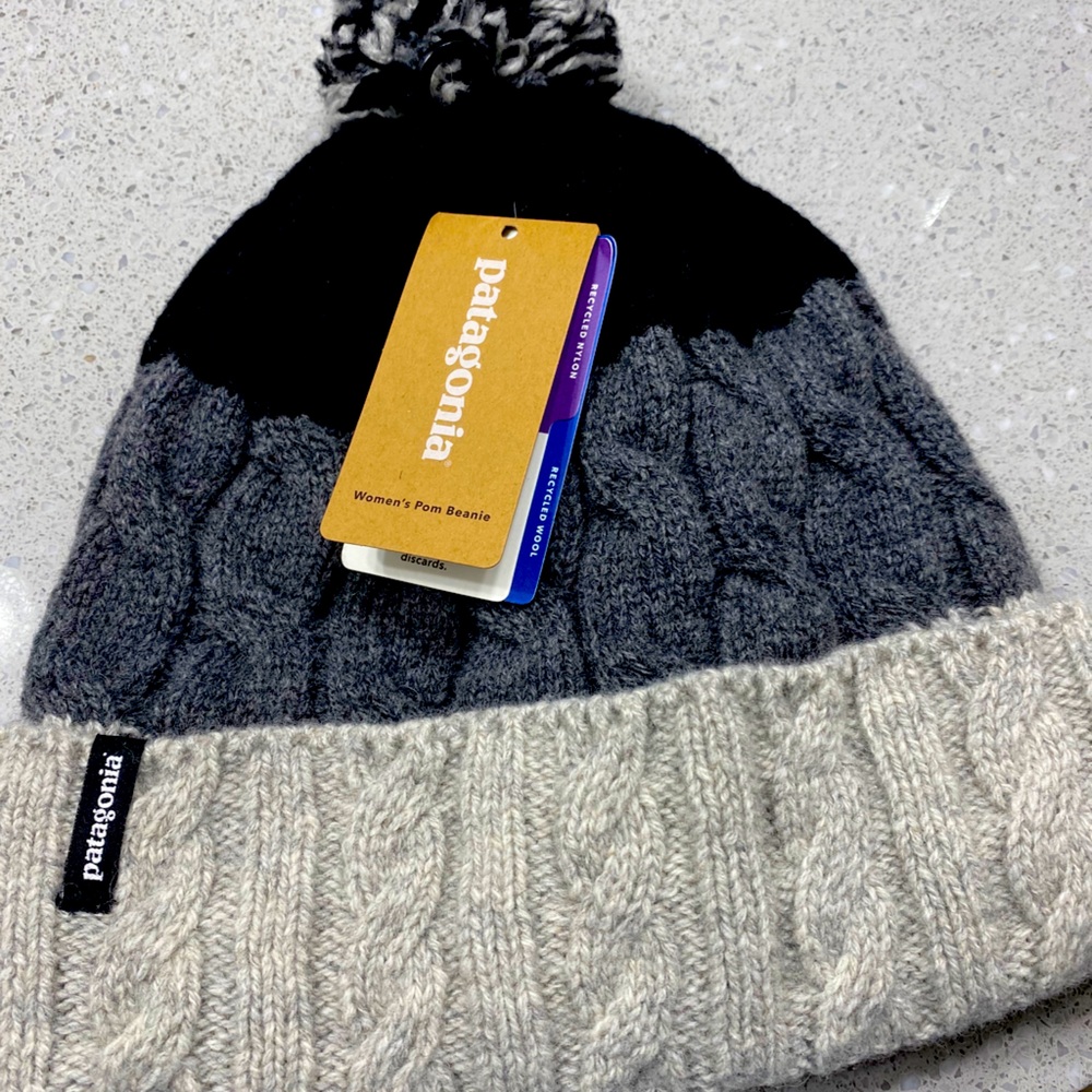 Patagonia- women’s Pom Beanie